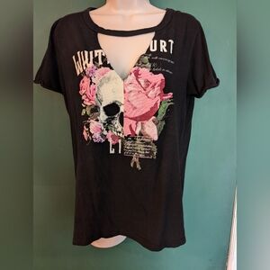 Black Polly&Ester skull rose cut out v-neck t-shirt in size medium